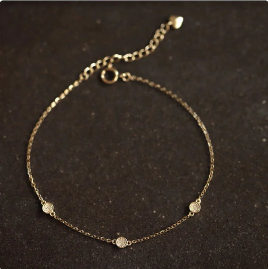 Elegant gold-plated minimalist bracelet for women